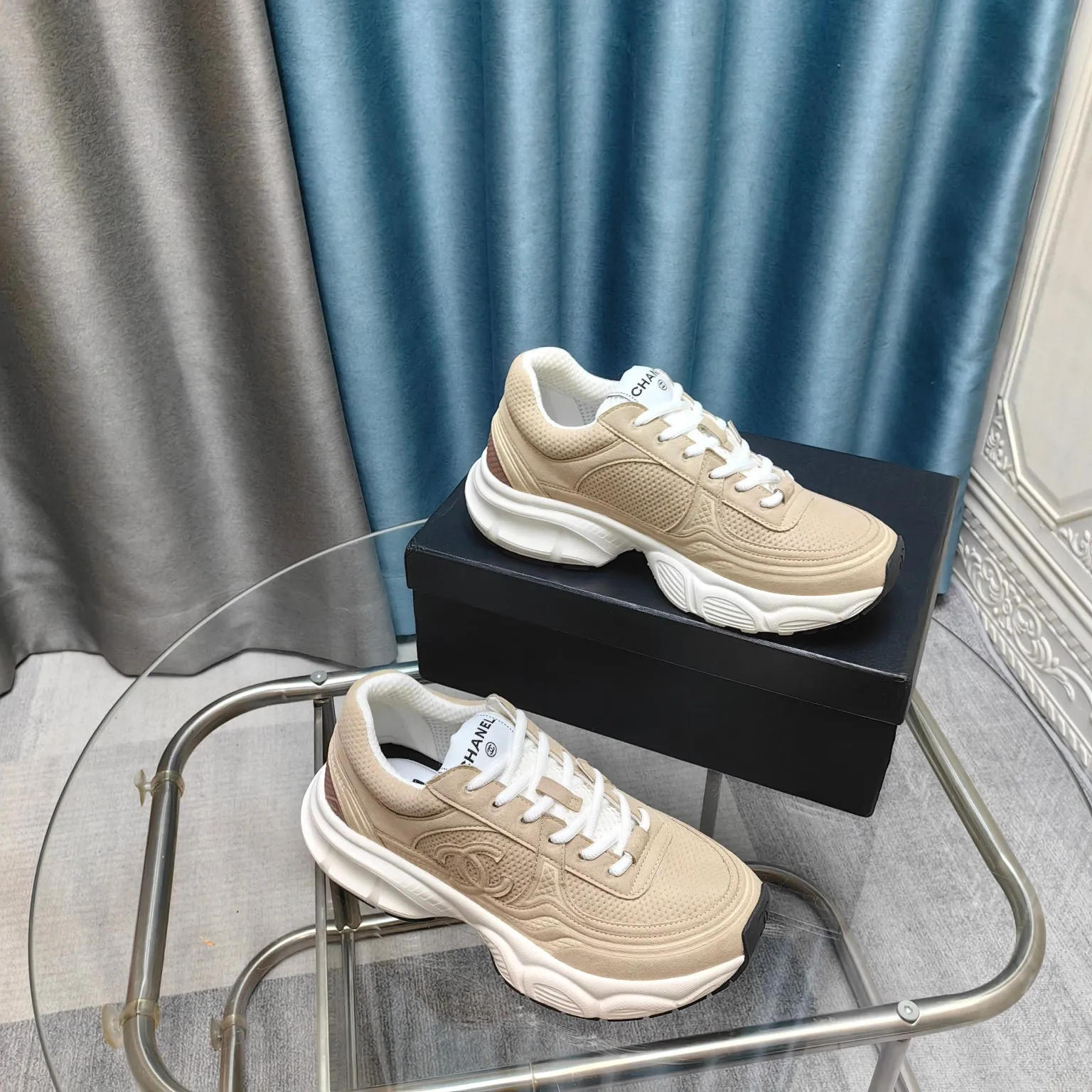 p680🐮🐮Chanel Chanel dad shoes, men and women couples - 2025 counter top casual sports shoes This classic design; the upper is electro-embroidered with a variety of techniques; the outsole is fashionable and sporty; it is unusual to incorporate a variety of color matching elements... The diversified mix and match is very beautiful and versatile, casual, fashionable, sports and outdoor can be taken into account... ꫛꫀꪝ Go➫ Material: ❶Upper is made of: Original imported first-layer silk cowhide + original waterproof cloth + original first-layer cowhide ❷Inner lining: original sheep lining + mesh ❸Outsole based on: original TPU combination outsole Special counter boutique packaging complete set for women 35–41